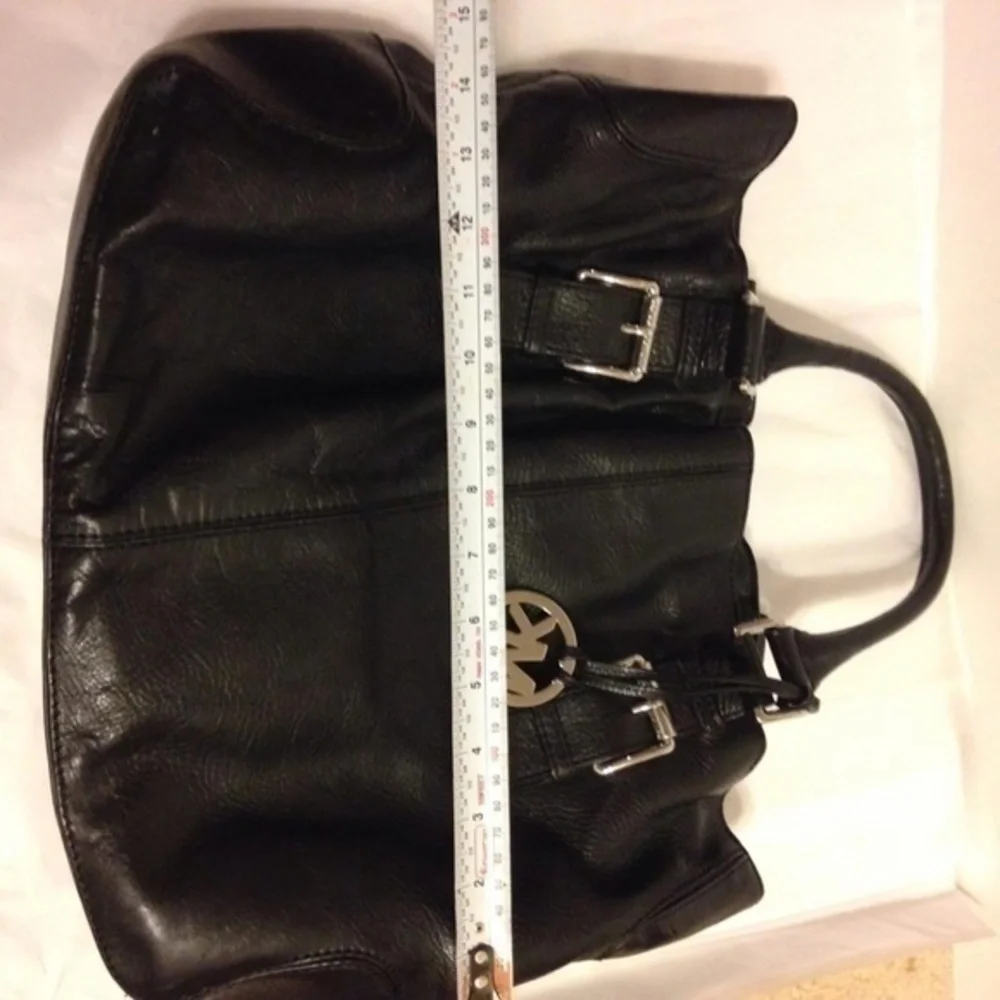 MICHAEL KORS BLACK LEATHER TOTE bag